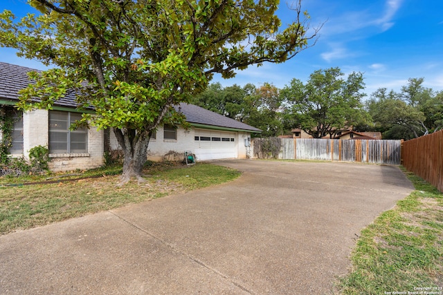 view of front facade featuring a garage