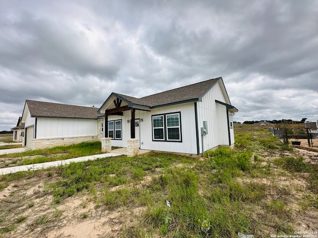 view of front of house featuring a garage