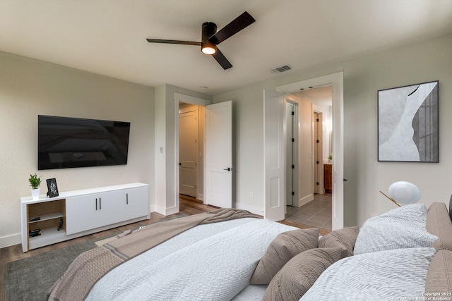 bedroom with ceiling fan