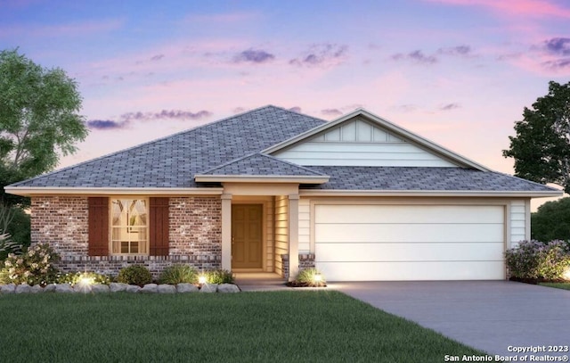 ranch-style house featuring a lawn and a garage