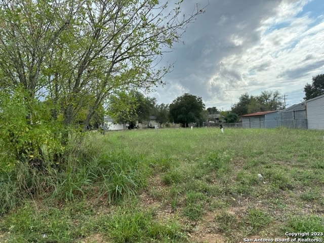 716 Trade Ave, Pleasanton TX, 78064 land for sale