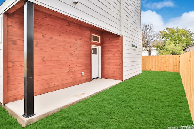 exterior space featuring a lawn