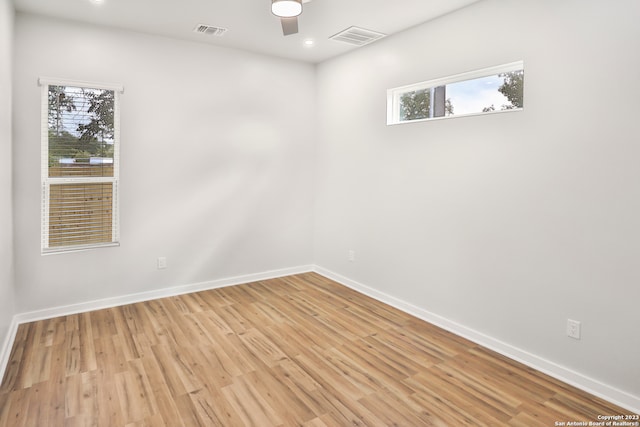 empty room featuring light hardwood / wood-style floors and ceiling fan