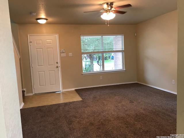 carpeted foyer with ceiling fan