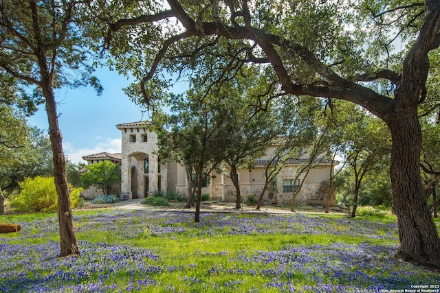 view of front of property