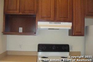 kitchen featuring stove