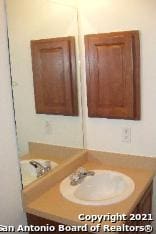 bathroom featuring oversized vanity