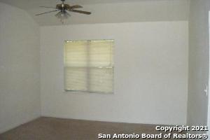 spare room with ceiling fan