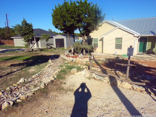 view of yard with a garage and an outdoor structure