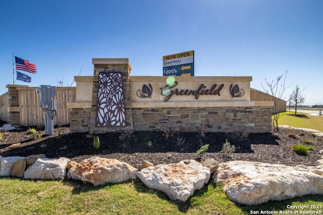 view of community / neighborhood sign