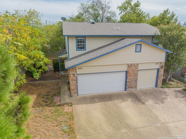 view of front facade featuring a garage