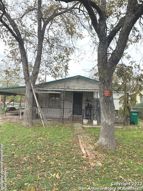 exterior space featuring a yard