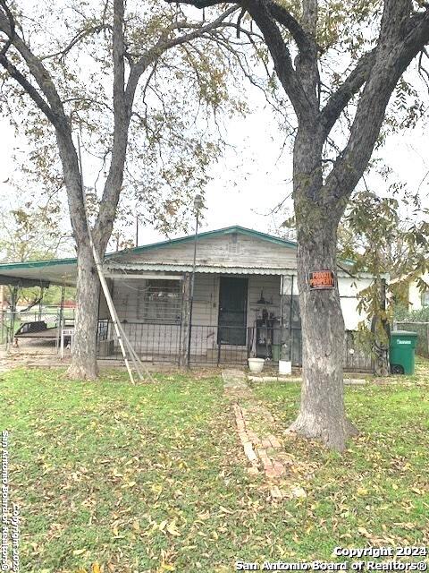 view of front of home featuring a carport