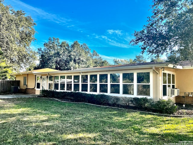 single story home with a front yard