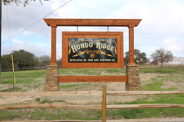 view of community / neighborhood sign