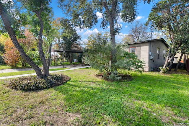 view of yard with a carport