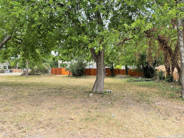 Listing photo 2 for 902 S Mittman St, San Antonio TX 78210