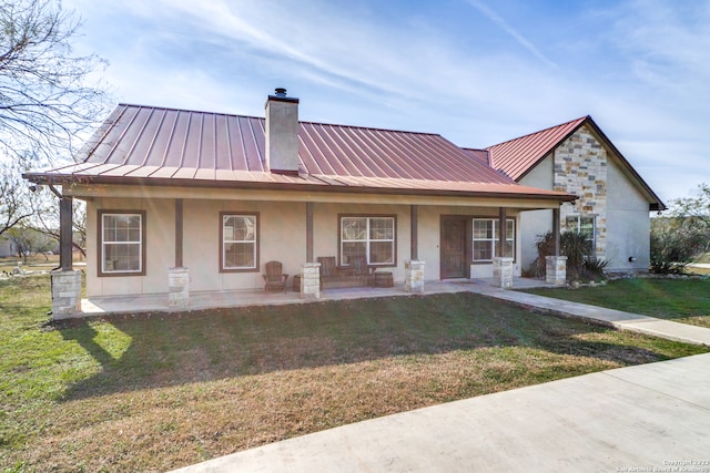 view of front facade with a front yard