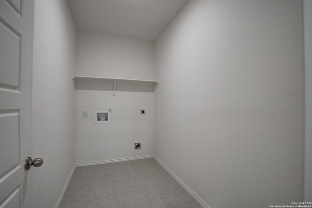 unfurnished room with carpet