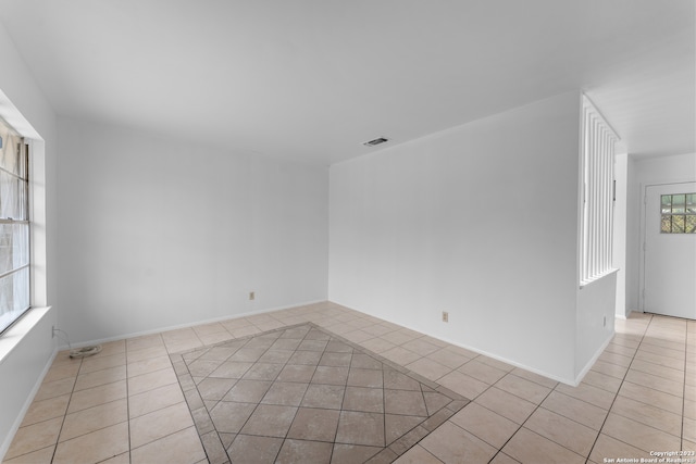 empty room featuring light tile patterned flooring