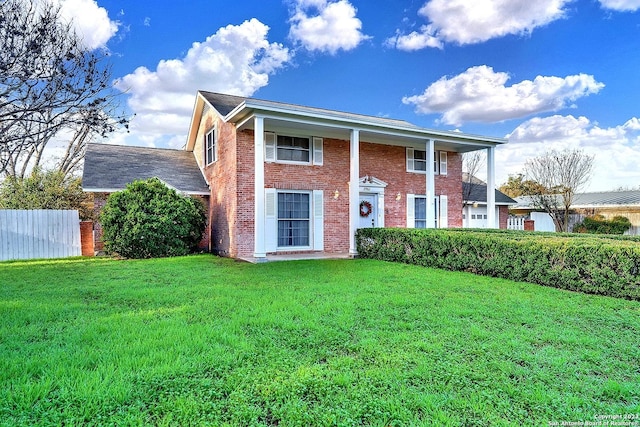 view of front of home featuring a front lawn