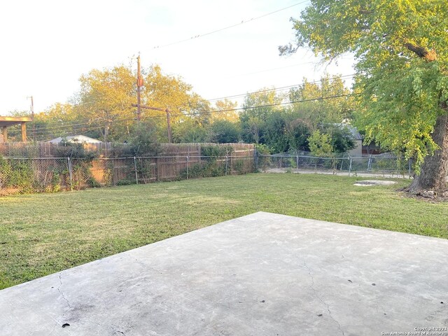 view of yard with a patio area