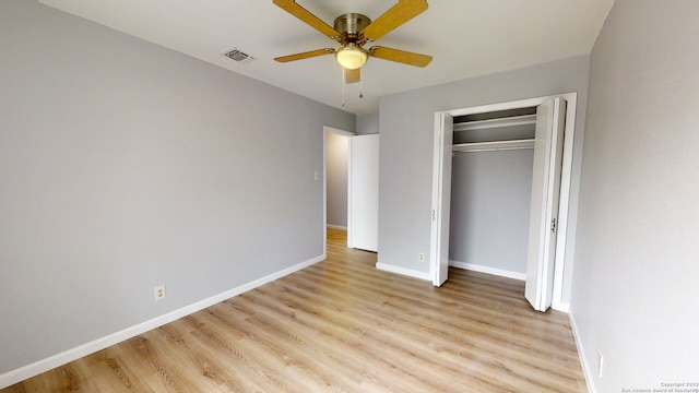 unfurnished bedroom featuring light wood-type flooring, ceiling fan, and a closet