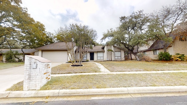 view of front of property featuring a garage and a front yard