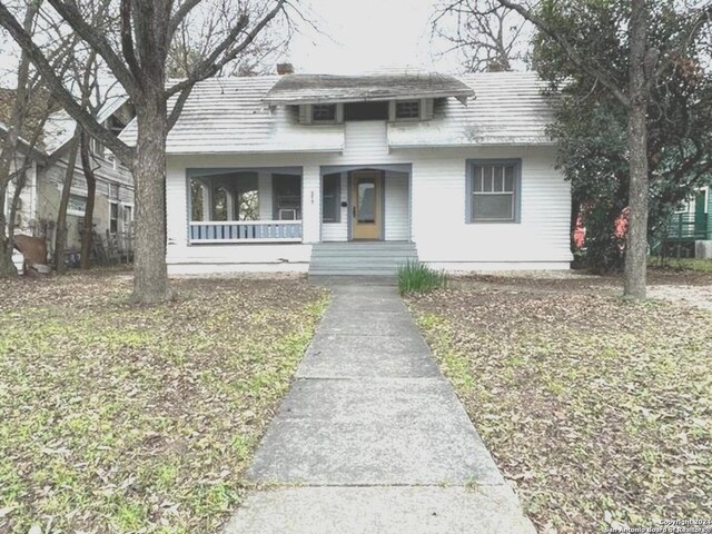 view of front of house featuring a porch