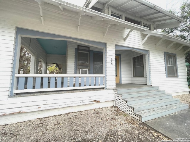 property entrance with covered porch