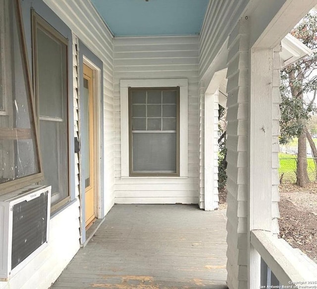 property entrance with heating unit