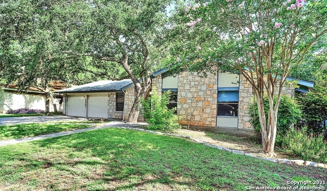 view of front of house with a garage and a front yard