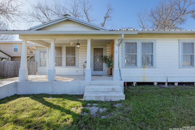 view of front of home with covered porch and a front yard