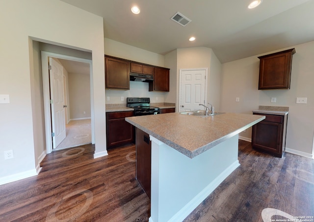 kitchen with dark brown cabinets, a kitchen island with sink, dark wood-type flooring, electric stove, and sink