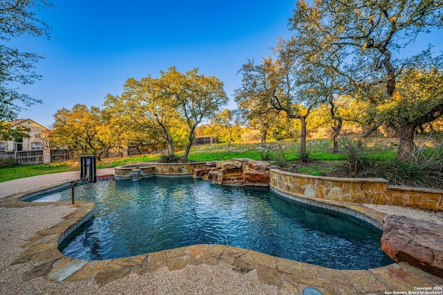 view of swimming pool