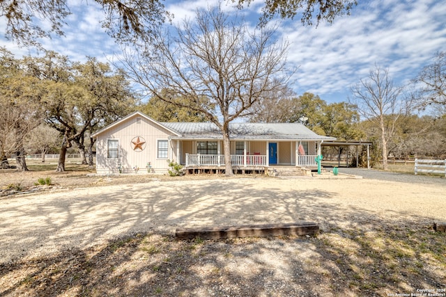 view of front of property featuring a porch