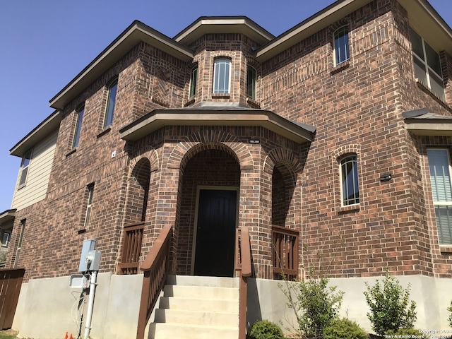 view of front facade