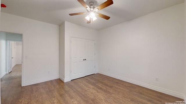 empty room with dark hardwood / wood-style flooring and ceiling fan