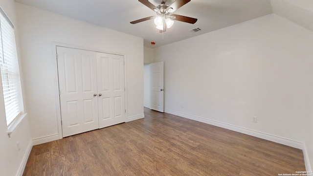 unfurnished bedroom with a closet, dark hardwood / wood-style floors, and ceiling fan