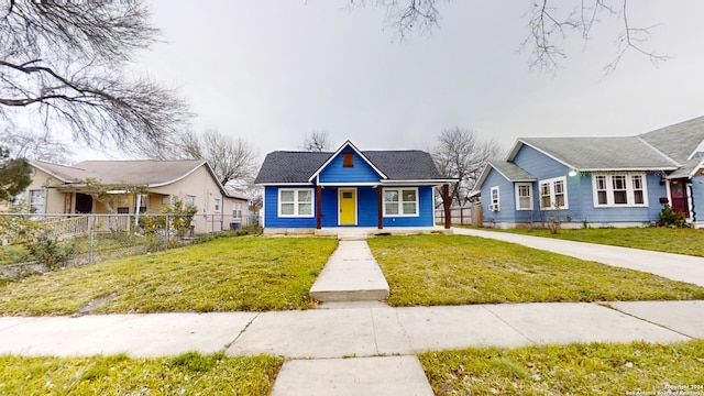 view of front facade with a front yard