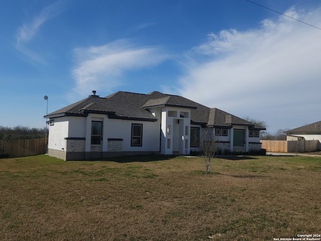 back of house featuring a yard