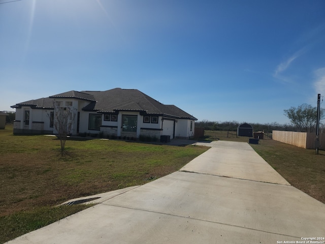 view of front of home with a front lawn