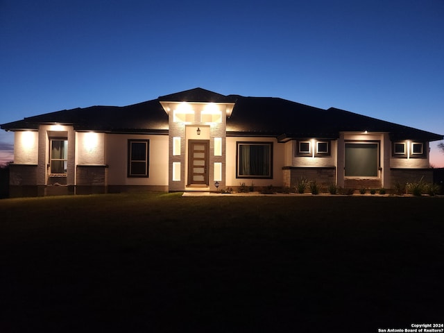 view of front of property with a yard