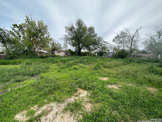 218 E 7th St, Elmendorf TX, 78112 land for sale