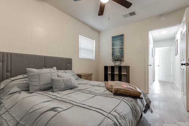 bedroom with ceiling fan