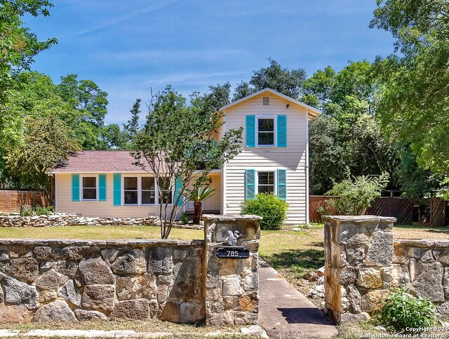view of front of property