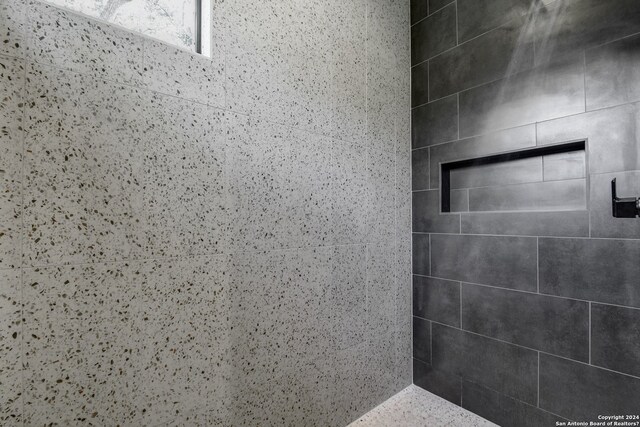 bathroom featuring tiled shower