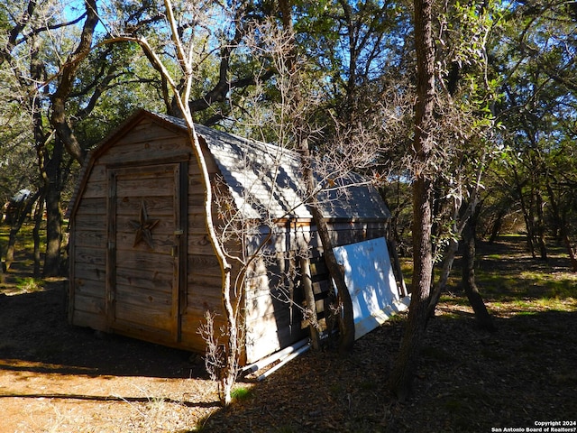 view of outbuilding