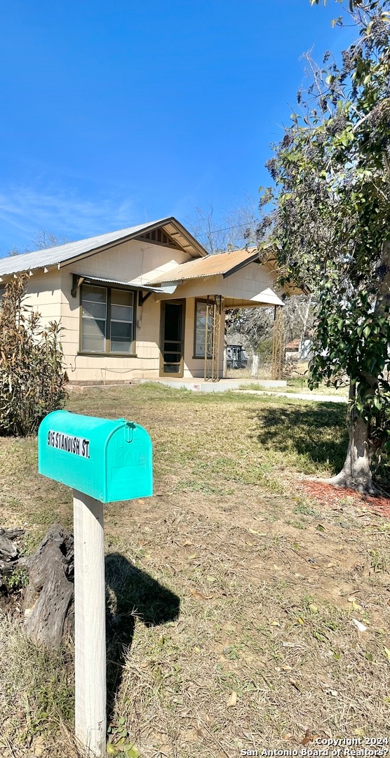 view of front of property