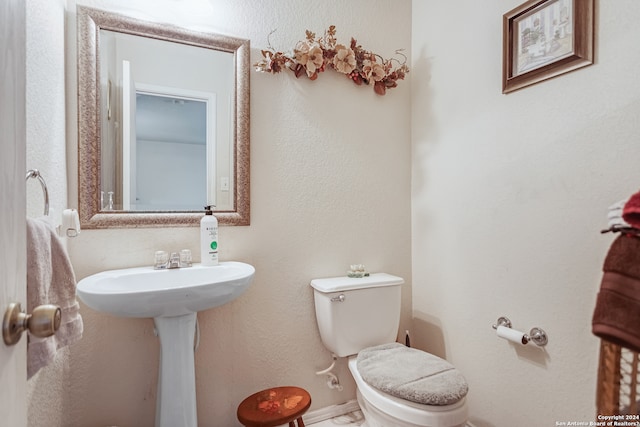 bathroom featuring toilet